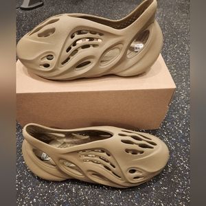 Yeezy Foam Runner Taupe